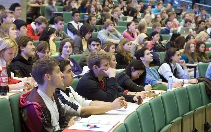 „Bij een sociaal leenstelsel zal een deel van de potentiële studenten een extra opleiding niet langer de moeite waard vinden als zij moeten opdraaien voor een steeds groter deel van de (schulden)lasten.”&#8194;beeld ANP