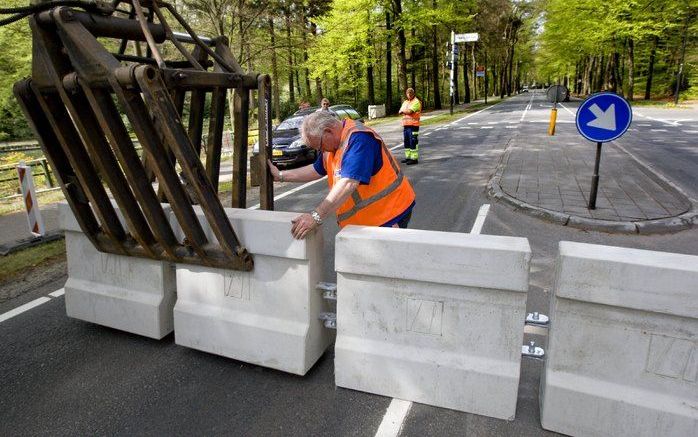 In Apeldoorn worden donderdag voorbereidingen getroffen voor de onthulling van het monument ter nagedachtenis aan de slachtoffers die vielen bij het drama op Koninginnedag 2009. Foto ANP