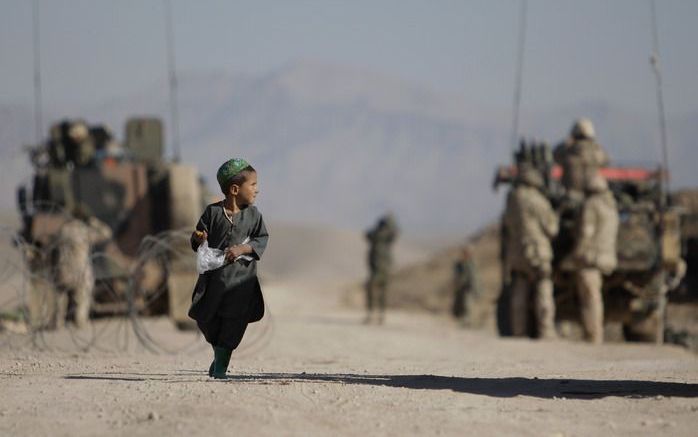 Nederlandse militairen bij een roadblock in Uruzgan, Afghanistan. Foto ANP