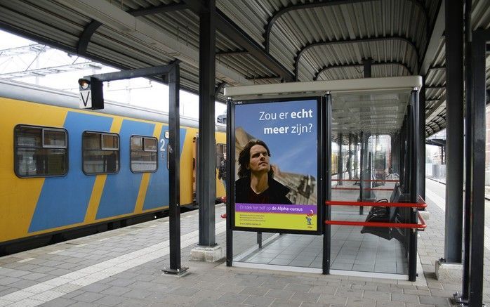 AMERSFOORT – Voorbeeld van een poster zoals Alpha cursus Nederland die in de week van 7 tot en met 13 januari op een groot aantal stations wil ophangen. - Foto Alpha cursus Nederland