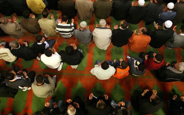 Twintig islamitische instanties hebben dinsdag een actiecomité opgericht, omdat zij vinden dat het in de Nederlandse maatschappij nogal eens schort aan respect voor de islam.