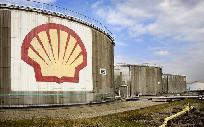 Raffinaderij van Shell in Pernis. Foto EPA