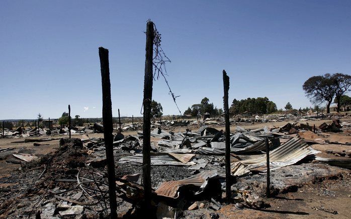 Het dorpje Rukuini, 50 kilometer van Eldoret, is totaal platgebrand na de verkiezingen in Kenia. Foto EPA