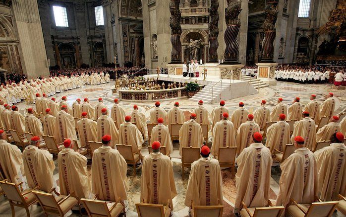 „Het is nú niet de tijd voor heimwee naar Rome, voor nadering tot de Heilige Stoel. Terug naar de Heilige Schrift. Alleen in die weg is een echtscheiding te voorkomen.” Foto EPA