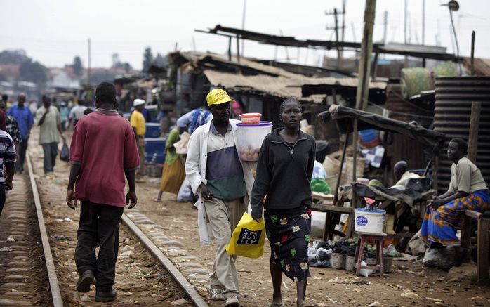 NAIROBI - Het deputaatschap tot hulpverlening in bijzondere noden van de Gereformeerde Gemeenten verleent hulp aan slachtoffers van geweld in Kenia. Foto EPA