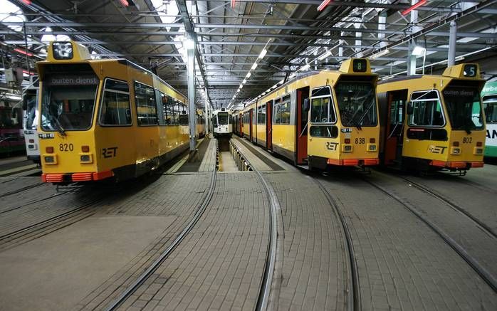 ROTTERDAM - De PvdA en Leefbaar Rotterdam in de gemeenteraad van de Maasstad willen dat scholieren die vernielingen aanrichten in het openbaar vervoer een ov-verbod krijgen opgelegd. Foto ANP