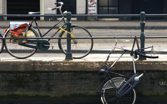 De ombudsman in Amsterdam vindt dat de gemeente het beleid voor het verwijderen van fietsen scherper moet formuleren. Foto ANP