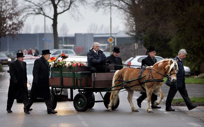 LEEUWARDEN (ANP) – Het gerechtshof in Leeuwarden heeft de 47-jarige Henk van D. donderdag veroordeeld tot 30 jaar celstraf en tbs voor het verkrachten en vermoorden van de 12-jarige Suzanne Wisman. Dat is conform de eis van advocaat-generaal Wiersma. De r