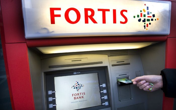 AMSTERDAM – Fortis schrikte de markt vrijdag op met flinke afschrijvingen als gevolg van de Amerikaanse hypotheekcrisis. De beurskoers van het aandeel ging daarop fors onderuit. De boodschap dat een „mystery potential partner” het Belgisch–Nederlandse con