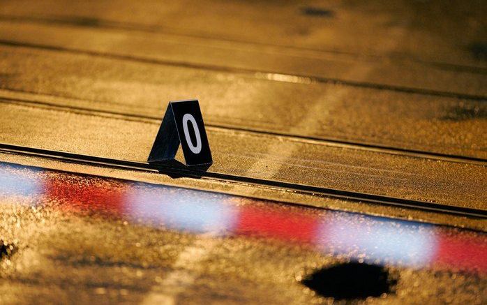 BUNDE - Door een aanrijding met een trein zijn zondagavond in Bunde (Limburg) de bestuurder en bijrijder van een bromfiets overleden. Foto ANP