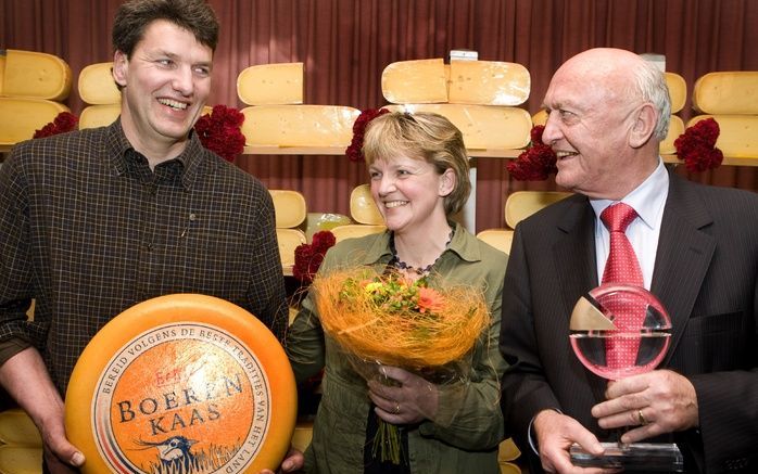 Adrie en Sjanita de Vos uit het Groningse Blijham maken de beste boerenkaas van Nederland. „In de kaas komt het karakter van je bedrijf naar voren.” Foto ANP