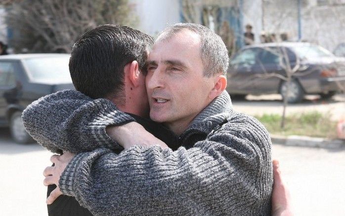 BAKU - Zaur Balaev, baptistenvoorganger uit Azerbeidzjan, is gisteren vrijgelaten uit de gevangenis. Balaev zat een straf uit van twee jaar. Dit meldde Stichting De Ondergrondse Kerk (SDOK) donderdagmorgen. Foto's: SDOK