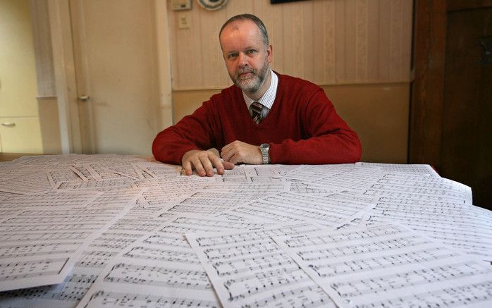 Arie Loonstra uit Ede schreef in 25 jaar tijd voor elke psalm een koorbewerking. „Iedere morgen als ik om halfnegen achter m’n vleugel kroop en met een psalm begon, had ik direct een idee hoe het moest worden. Ik ervaar dat als de inspiratie van de Heilig