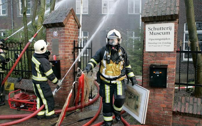 In het Schutterijmuseum in Steyl (Limburg) is donderdagochtend een zeer grote brand uitgebroken. De brand in het museum aan de Veerweg brak rond 5.15 uur uit. Brandweerkorpsen uit Tegelen, Venlo, Belfeld en Venray bestrijden het vuur met groot materieel.E