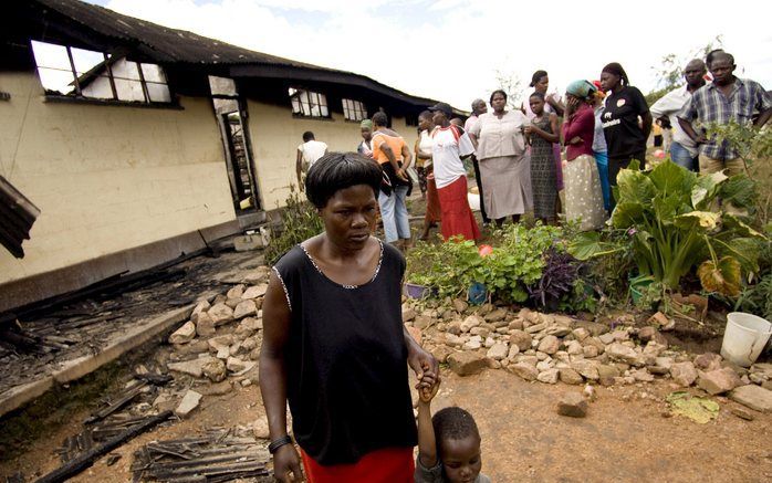 Een brand in een nachtverblijf van een school in Uganda heeft aan negentien kinderen en twee volwassenen het leven gekost. Dat heeft de politie dinsdag gemeld. Foto EPA