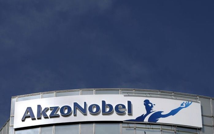 AMSTERDAM – Op Akzo’s hoofdkantoor in Amsterdam prijkt sinds vrijdag het nieuwe logo van het verf en chemieconcern. Foto ANP