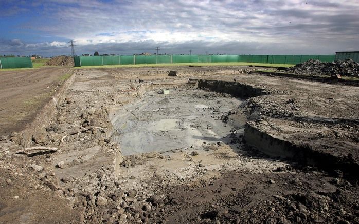 BERKHOUT - Een bergingsteam vond in september 2007 stoffelijke resten bij de Britse bommenwerper Hampden MKI die destijds werd geborgen in het Noord-Hollandse Berkhout (foto). Woensdag worden de resten van de bemanningsleden met alle militaire eer begrave