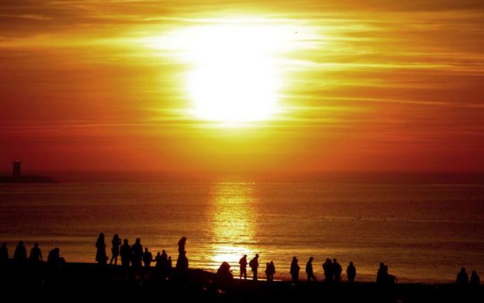 Zon boven het strand van Scheveningen. Foto ANP..