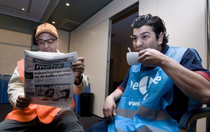 AMSTERDAM SCHIPHOL - Medewerkers van bagage-afhandelaar Menzies Aviation zijn in staking. Ongeveer vijfhonderd personeelsleden legden in de nacht van donderdag op vrijdag voor onbepaalde tijd het werk neer. Foto ANP