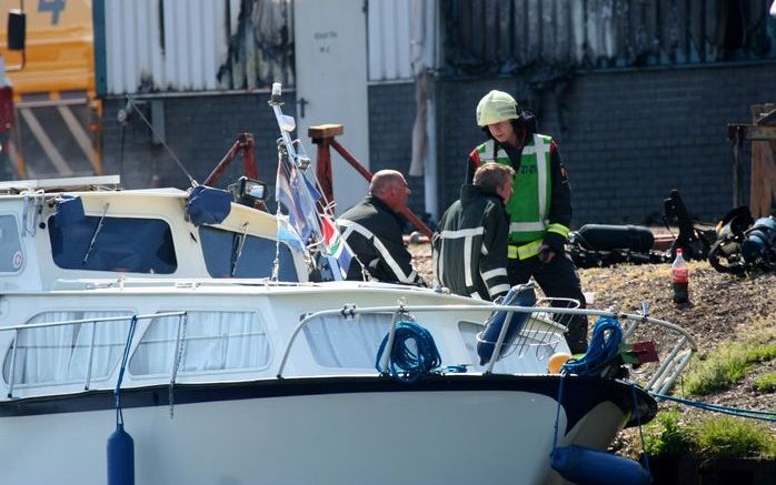 EELDE – De brandweermannen van het brandweerkorps van Eelde zijn verslagen na het verlies van drie collega’s bij een brand op een scheepswerf. Foto Frank van de Beek