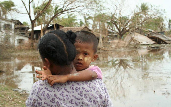 „De omvang van de ramp is enorm. Ik durf gezien de ernst van de situatie gerust de vergelijking aan met de tsunami. Het helpt mij om terug te denken aan de laatste keer dat ik een geliefde verloor. Hoeveel geliefden hebben de mensen in Birma verloren?” Fo