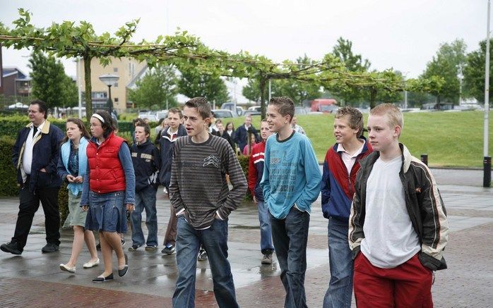 GELDERMALSEN – De Jeugdbond Gereformeerde Gemeenten (JBGG) organiseerde zaterdag in Geldermalsen een bondsdag 12+. De bondsdag, die het verenigingsseizoen afsloot, trok ongeveer duizend jongeren. Spreker was ds. A. A. Brugge uit Dordrecht. Het thema van d