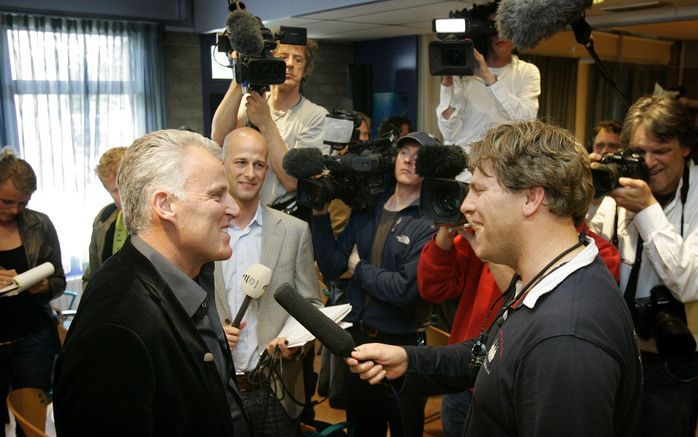 „Dit is zonder twijfel de mooiste dag uit mijn dertig jaar lange loopbaan als misdaadverslaggever”. Dat zei Peter R. de Vries, zichtbaar geëmotioneerd, dinsdag tijdens de persconferentie van politie en justitie over de aanhouding van een verdachte in de P