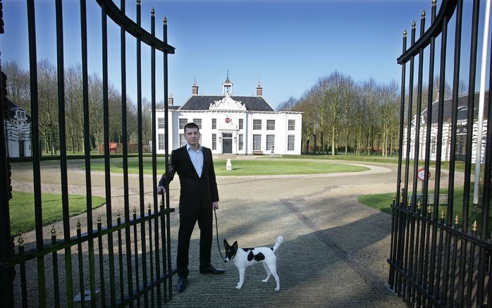 Kraakwacht Hein woont in een landhuis in Velsen en betaalt daarvoor 320 euro per maand. Als tegenprestatie moet hij een oogje in het zeil houden. Foto’s RD, Henk Visscher