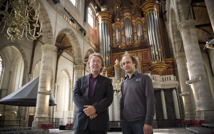 Geert Bierling (links) en Cor Ardesch in de Laurenskerk. Foto Roel Dijkstra