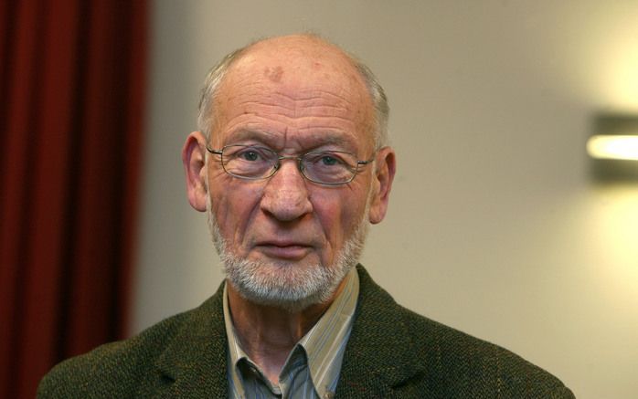 Prof. dr. Gerrit Manenschijn, oud hoogleraar ethiek in Kampen, heeft niets met „solochristenen, ietsisten, esoterische spirituelen, religieuze therapeuten, boomvereerders en alternatieve zinverleners.” Voor hem is de zoektocht naar God echter geen „pelgri