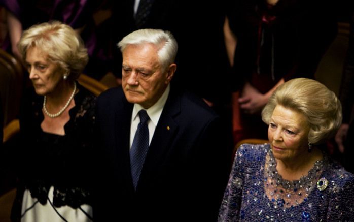 VILNIUS - Koningin Beatrix woensdag samen met de president Valdas Adamkus en zijn vrouw Alma Adamkien. De Litouwse president Valdas Adamkus stak donderdagmiddag tegenover Nederlandse mediavertegenwoordigers nog even flink de loftrompet over koningin Beatr