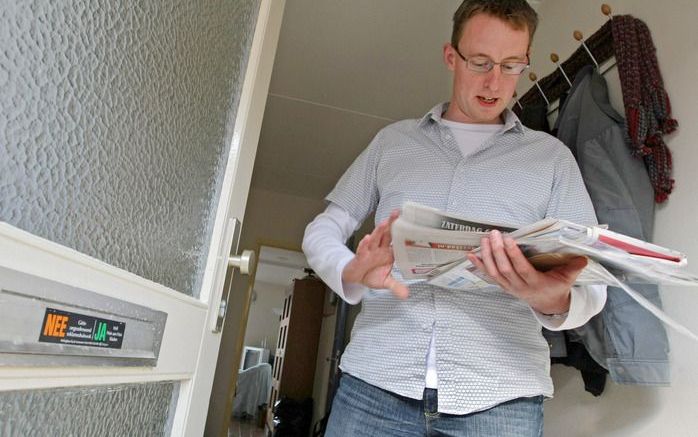 Jacco Theune uit Capelle aan den IJssel koos bewust voor een nee/ja sticker op zijn brievenbus. „Het scheelt me een heleboel oud papier en veel verleidingen.” Foto Rob Kamminga