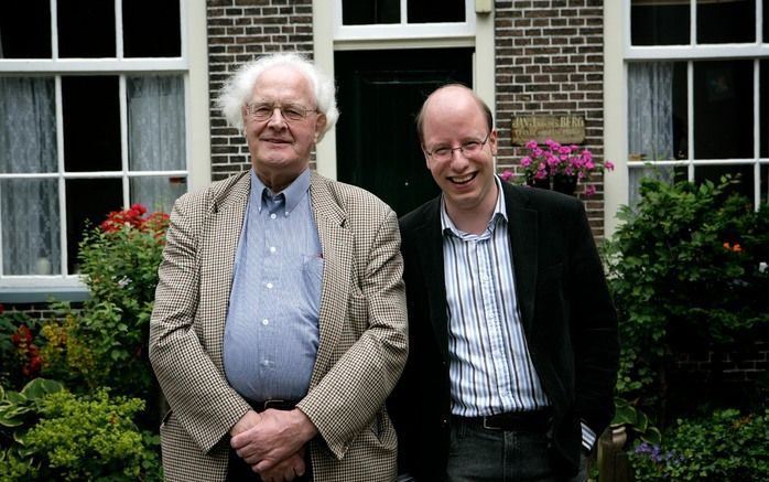 De organisten Jan J. van den Berg (l.) en Gerben Mourik leggen het complete orgeloeuvre van Adriaan C. Schuurman vast op cd. Foto Sjaak Verboom