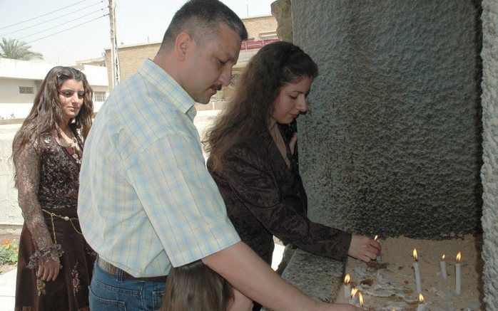 BAGDAD - Iraakse christenen in Bagdad. De ChristenUnie en de SGP hebben dinsdag in een Kamerdebat opnieuw aandacht gevraagd voor de moeilijke positie van christenen in Irak. Foto EPA