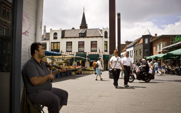 Straatmuzikant in Terneuzen. Foto's Huy Nguyen