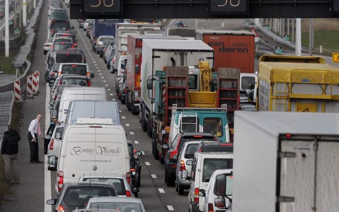 Automobilisten op de Nederlandse wegen zijn in de eerste helft van 2008 vaker door fileleed getroffen dan in dezelfde periode vorig jaar. Overdag is de filedruk (lengte maal duur) met gemiddeld 8 procent toegenomen. Dat blijkt uit cijfers die de ANWB dins