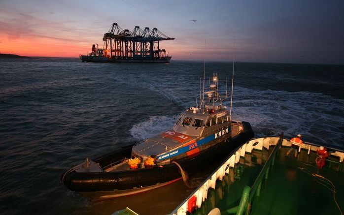 HOEK VAN HOLLAND – De reddingsboot waarmee de KNRM woensdag uitrukte naar een gezonken Duitse duwboot in het Breediep. Foto KNRM