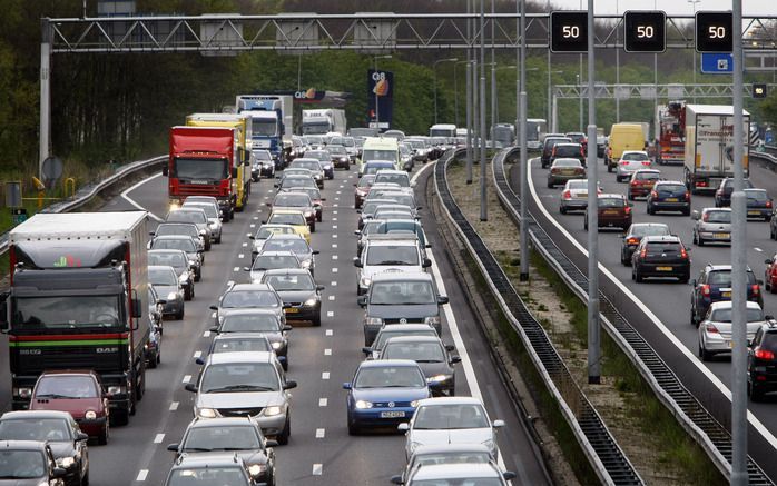 Tien procent minder files en betrouwbaardere reistijden. Dat zou het gevolg moeten zijn van de op te richten regionale verkeerscentrale. Foto ANP