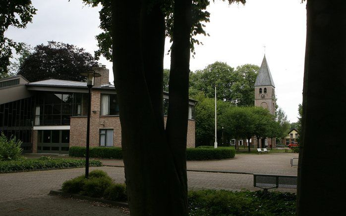 De oude Bonifatiuskerk is afgebroken, de toren is blijven staan. Foto’s RD, Henk Visscher