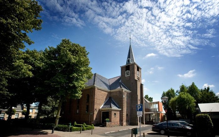 Het is dit kerkje waar Ledeboer graag had willen blijven - maar het ging niet. Alleen zijn dood maakte een terugkeer mogelijk. Veelschrijver Ledeboer is gestorven waar hij leefde. Nog geen 10 meter naast het gebouw waar hij zondag aan zondag de kansel bek