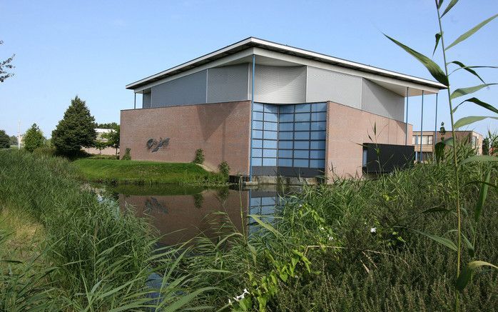 De Pijler is de grootste evangelische gemeente in Lelystad. Het gebouw langs de rondweg in Lelystad kan geen automobilist ontgaan. Foto’s RD, Anton Dommerholt