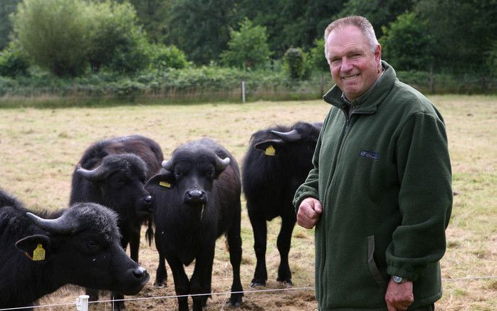 Boswachter, visboer en schrijver Cor Jansen: „Wat is er mooier dan professioneel met je hobby bezig zijn? Ik ben een bevoorrecht mens.” Foto RD, Anton Dommerholt