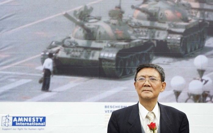 DEN HAAG - De Chinese mensenrechtenactivist Ren Wanding vertelt op het Plein in Den Haag over de gebeurtenissen op het Plein van de Hemelse Vrede (Tiananmen-plein) op 4 juni1989. Negentien jaar na het met geweld neerslaan van een vreedzame studentendemons