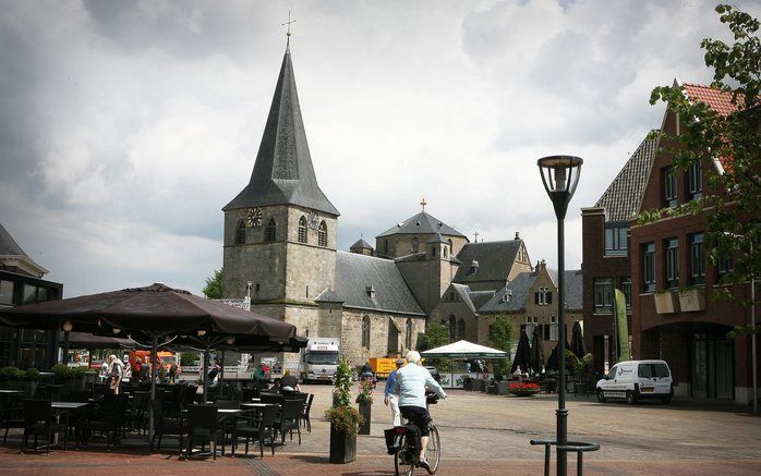 De Nicolaaskerk in Denekamp, een oerherinnering aan een vaag verleden. Foto’s Henk Visscher