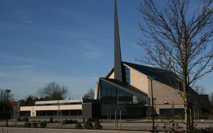 Kerkgebouw van de gereformeerde gemeente aan de Mozartsingel in Dirksland. Foto J. G. Don