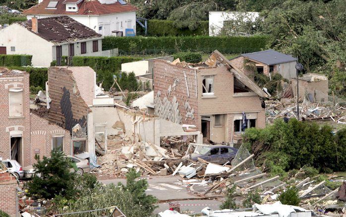 Het stadje Hautmont in het noorden van Frankrijk werd zwaar getroffen door een tornado. Foto's EPA