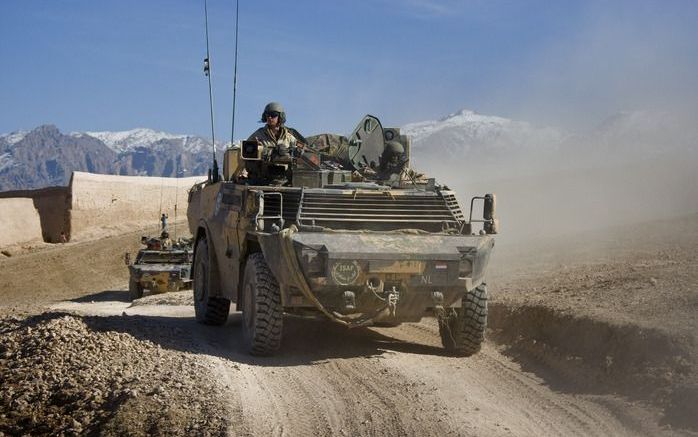 Nederlandse militairen op patrouille in Uruzgan. Bij een explosie zijn vier Nederlanders gewond geraakt. Foto ANP