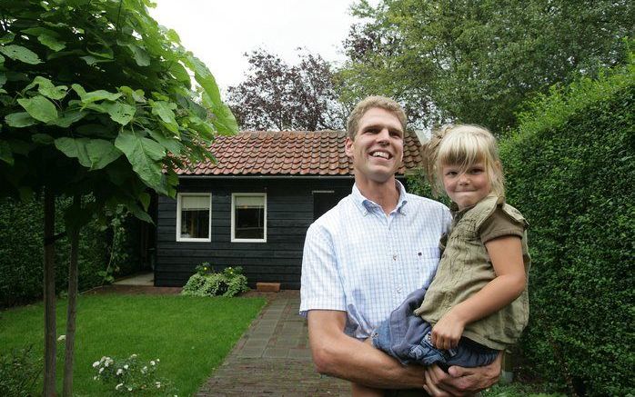 HARDINXVELD-GIESSENDAM – „Als ik soms voor de vierde avond in een week van huis was om bijvoorbeeld ergens in het land een lezing te houden over het belang van huisgodsdienst, dan hoorde ik mezelf wel eens praten”, zegt Maarten van Middelkoop (31), hier m