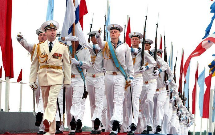 Matrozen van de Zwarte Zeevloot tijdens een parade, deze zomer, in Sebastopol op de Krim. Het Oekraïense schiereiland, dat in meerderheid wordt bevolkt door etnische Russen, vormt een dankbaar instrument in de handen van Moskou om Oekraïne te destabiliser