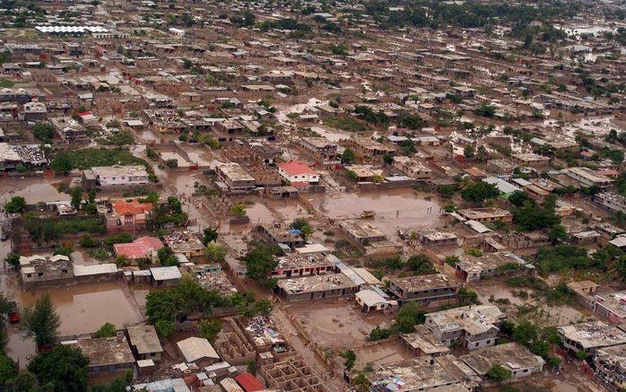 GONAIVES – In de Haïtiaanse stad Gonaïves zijn bijna vijfhonderd lijken aangetroffen. Dit heeft de plaatselijke politiechef zaterdag gemeld. Het gaat om slachtoffers van de hevige regens die de tropische storm Hanna afgelopen maandag en dinsdag naar de re